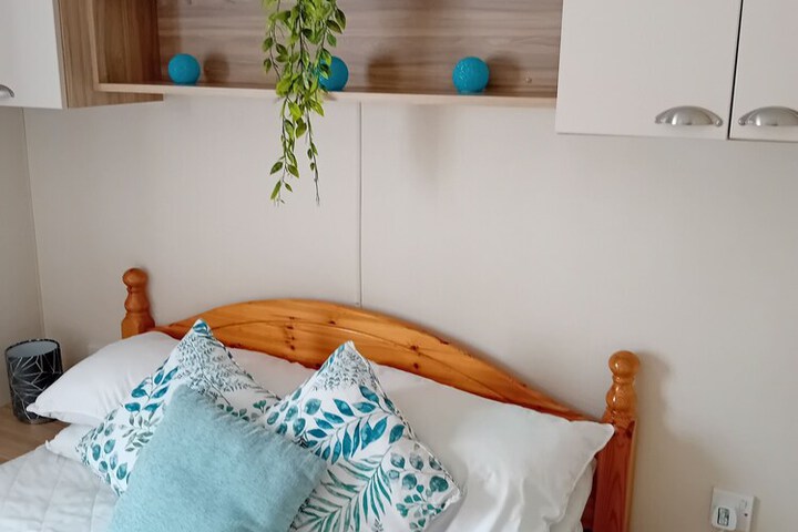 Room 2 of 12
