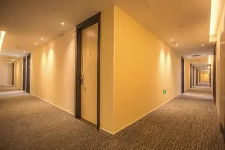 Room 9 of 11