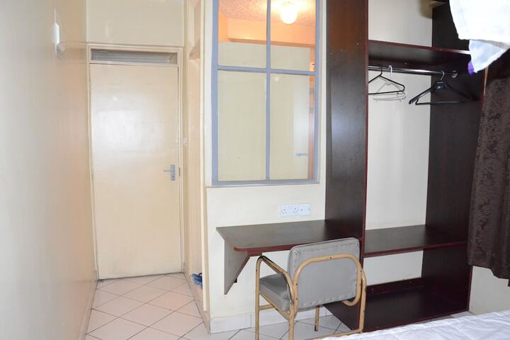 Room 8 of 16