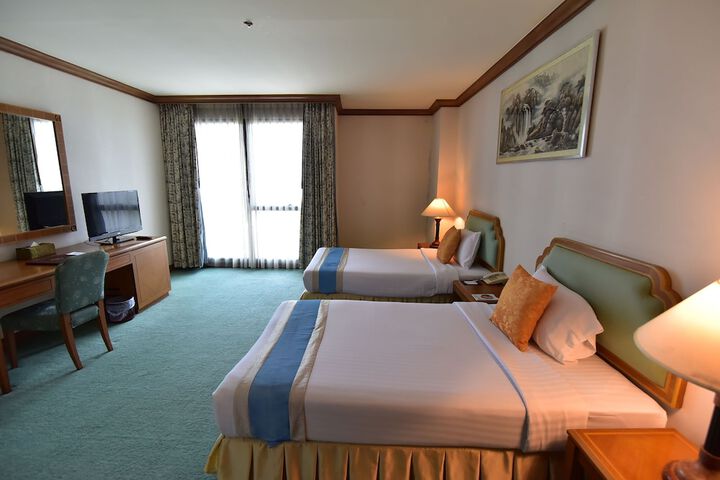 Room 51 of 86