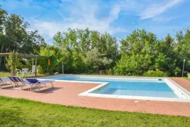 Pool 5 of 9