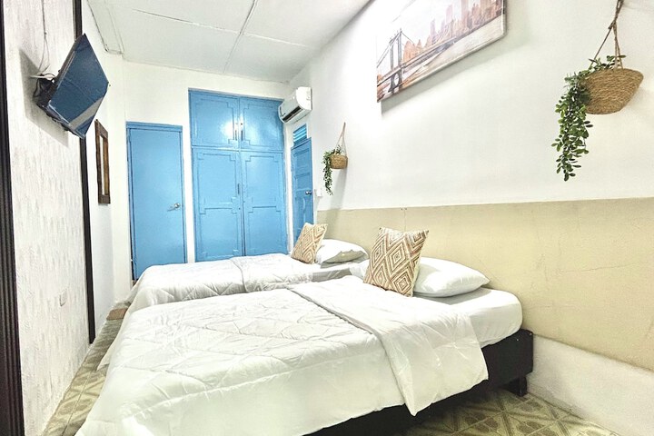 Room 8 of 12