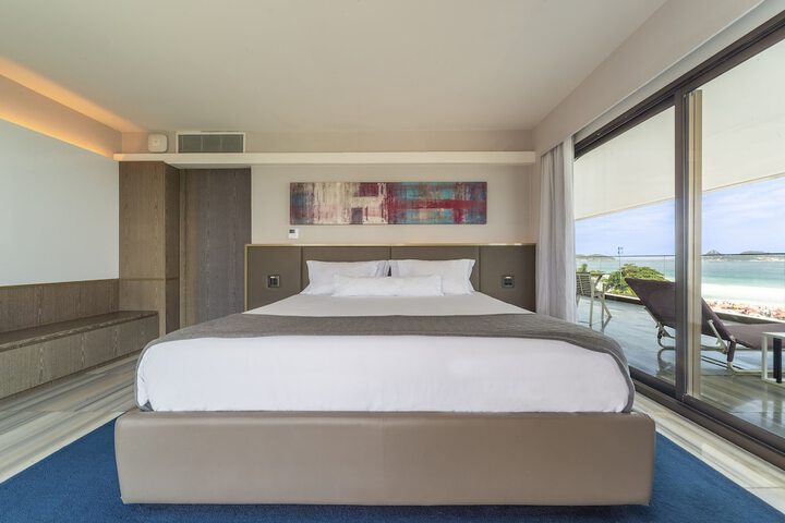 Room 33 of 104