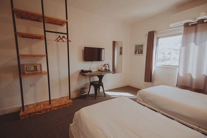 Room 15 of 32