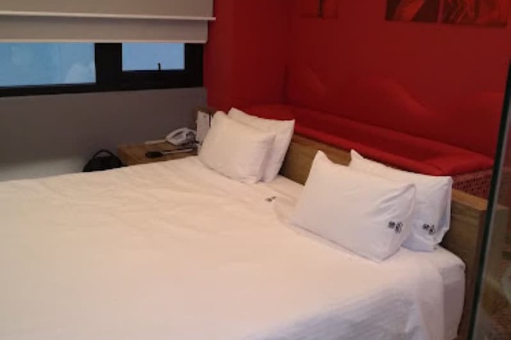 Room 9 of 37