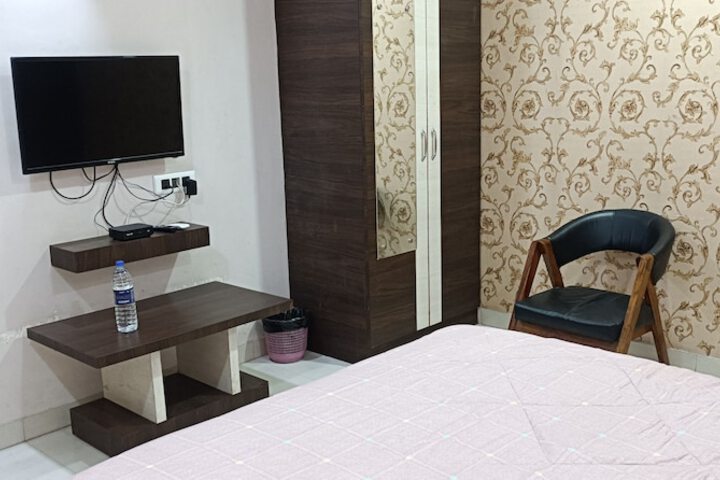 Room 5 of 40
