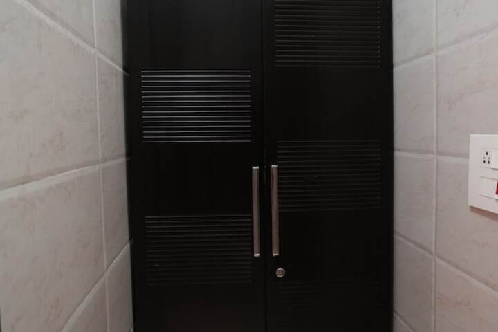 Room 28 of 35
