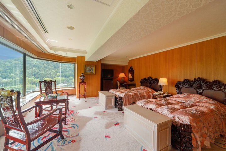 Room 8 of 188