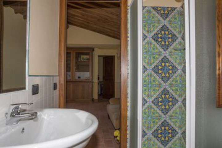 Room 3 of 48
