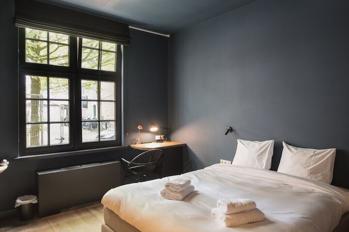 Room 12 of 36