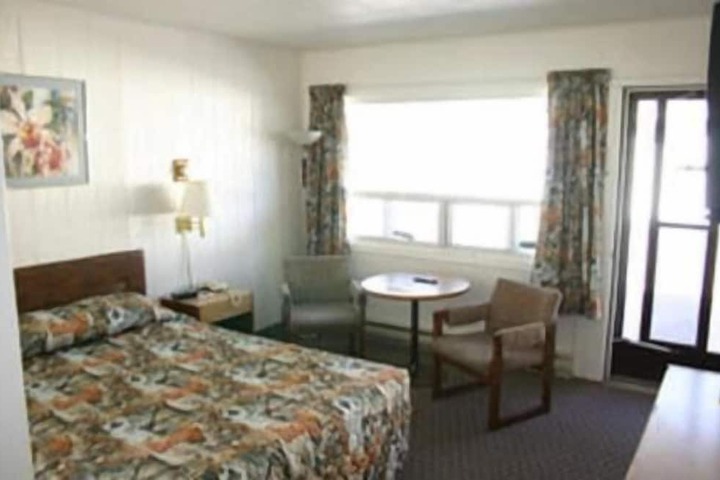 Room 8 of 16