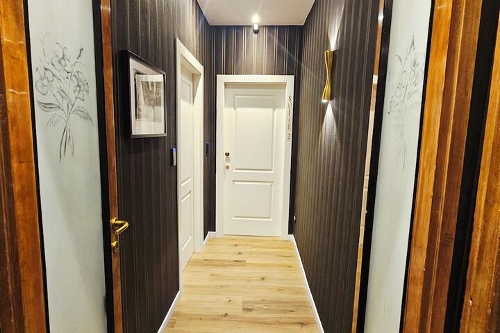 Room 32 of 68