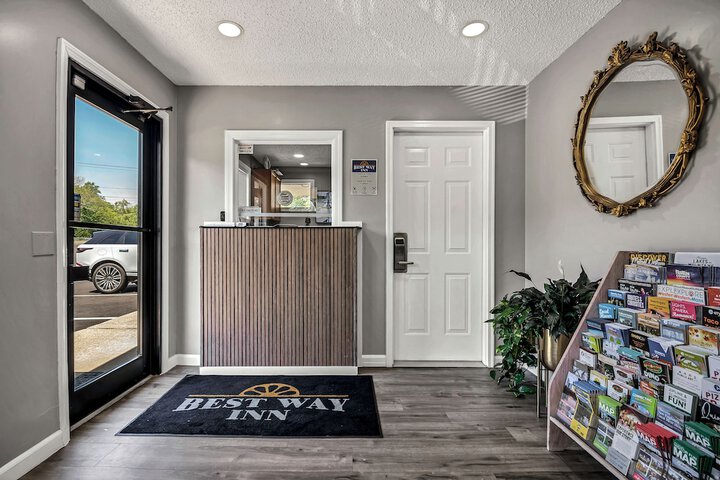 Concierge desk
