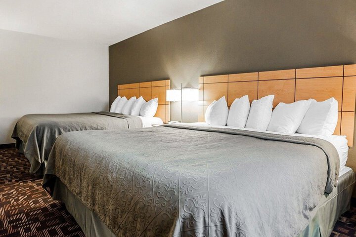 Queen Bed Accessible (4 of 13)