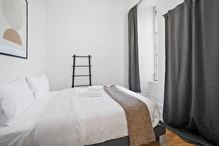 Exterior of Newly Renovated 1 bed 1 WC Centrally Located Old Montreal w Patio