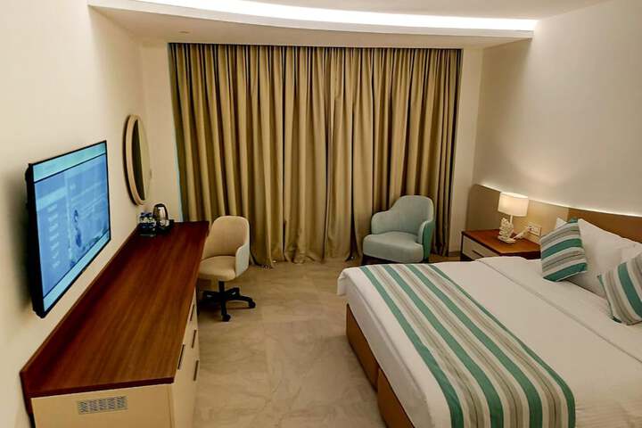 Room 27 of 92