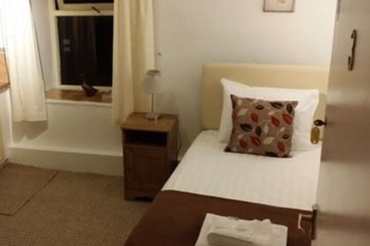 Room 15 of 33