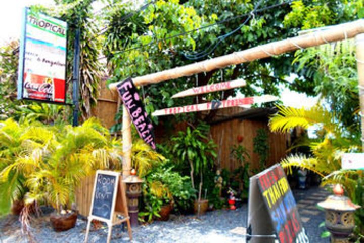 TROPICAL FOOTPRINTS