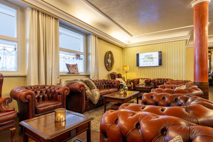 Lounge 68 of 102