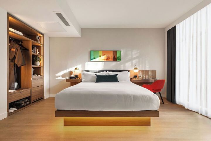Room 2 of 7