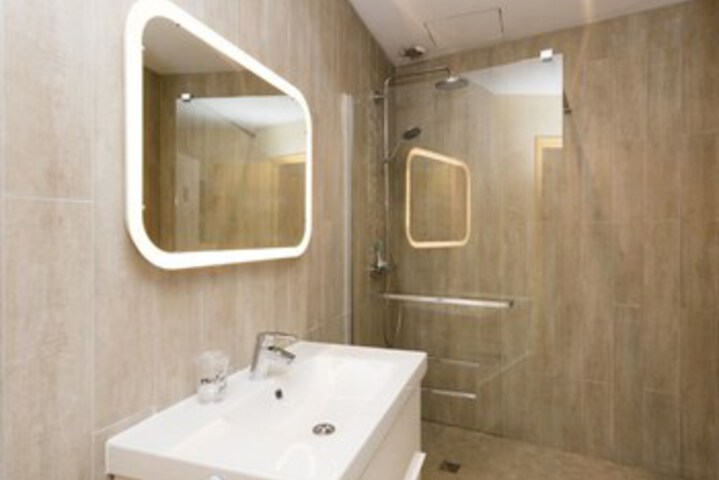 Room 3 of 7