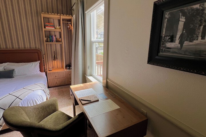 Room 48 of 80
