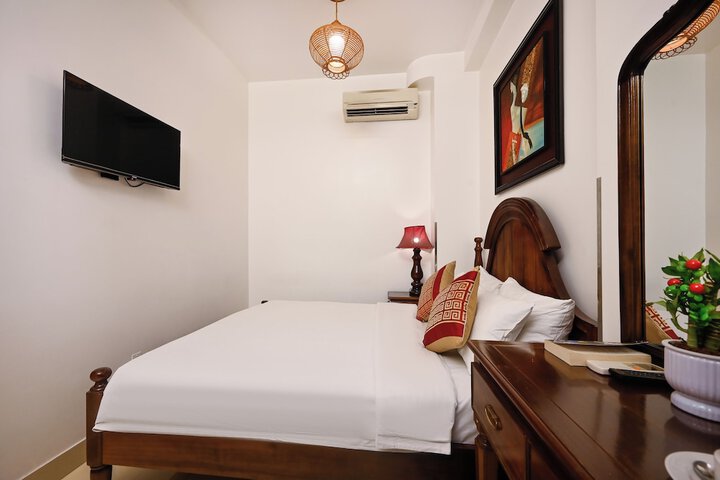 Room 9 of 53