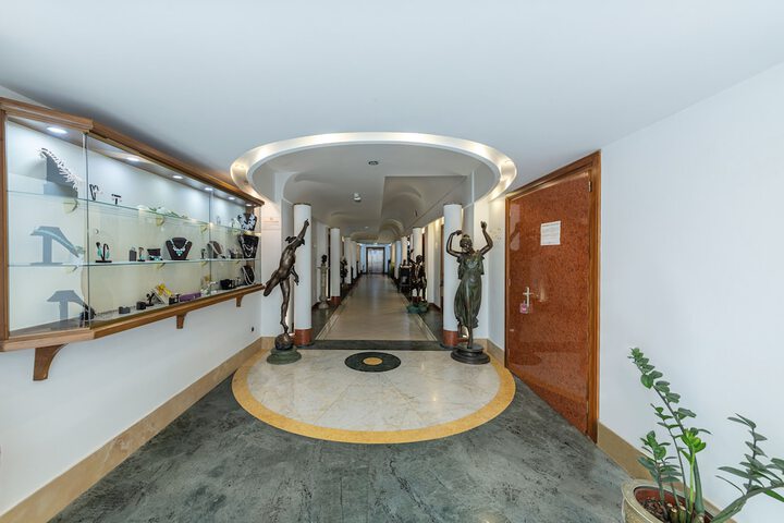Meeting facility