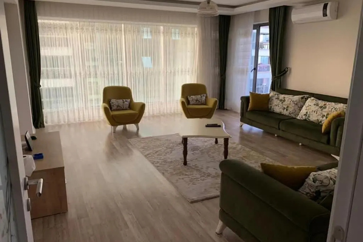Room 4 of 9