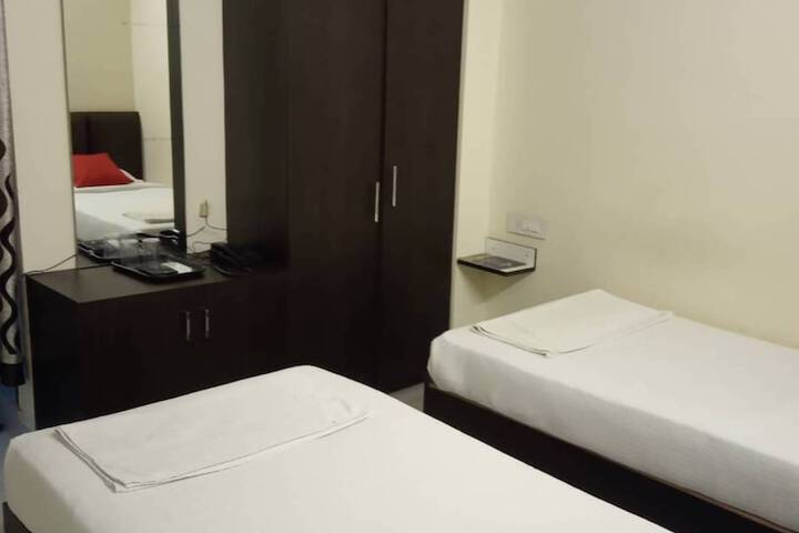 Room 11 of 11