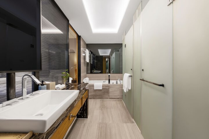 Room 30 of 43