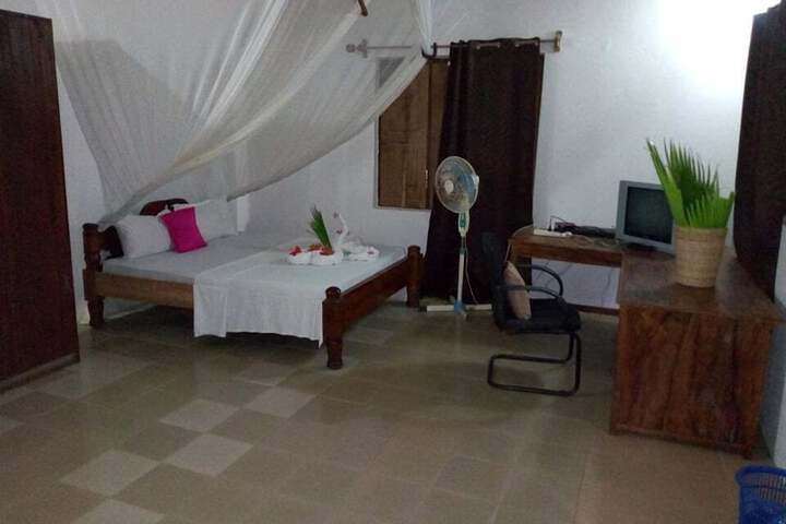 Room 28 of 28