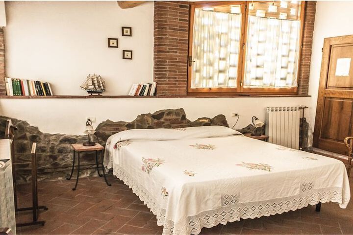 Room 2 of 4