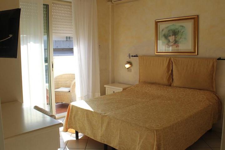 Room 3 of 50