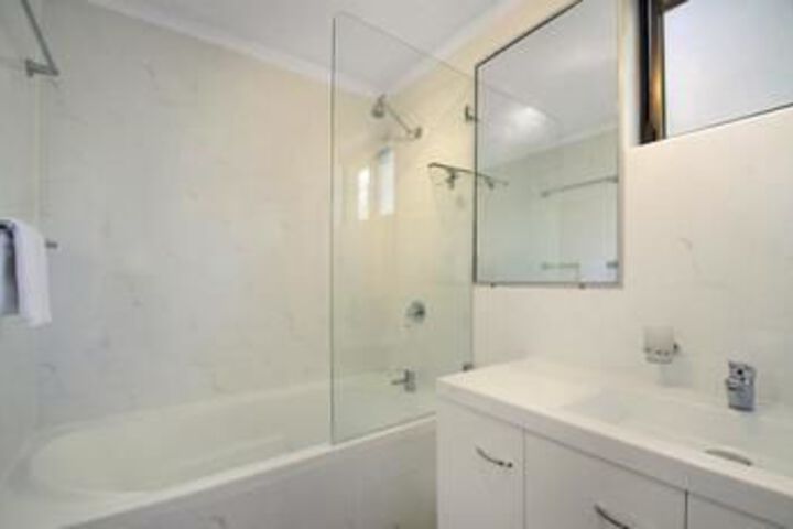 Room 15 of 28