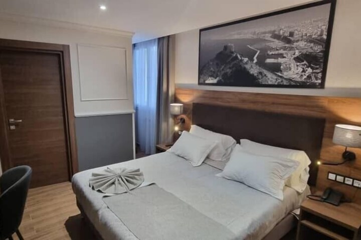 Room 12 of 26