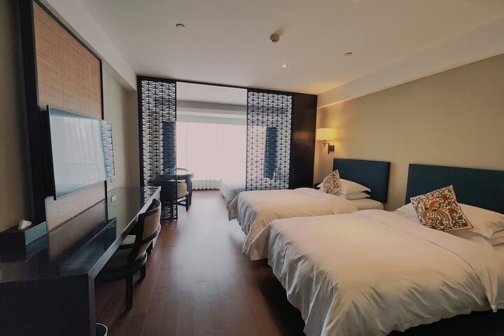 Room 7 of 10