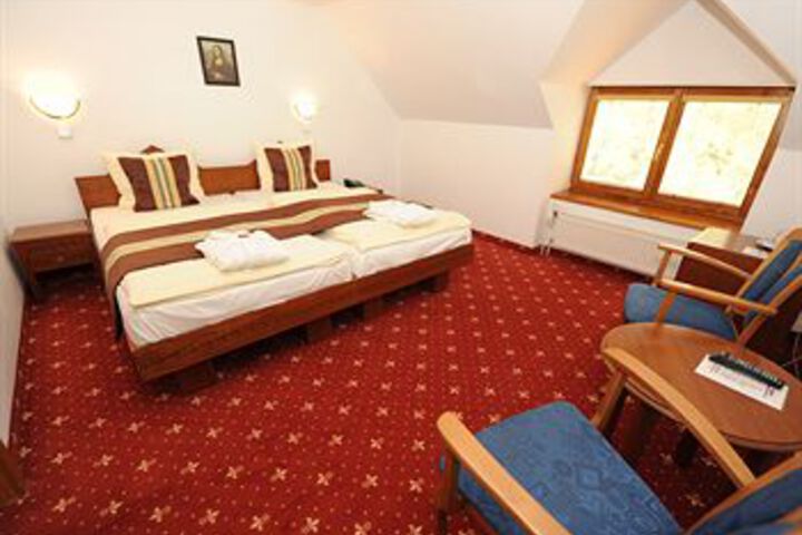 Room 4 of 15