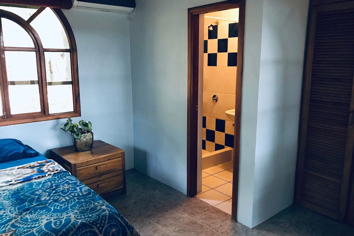 Room 5 of 6