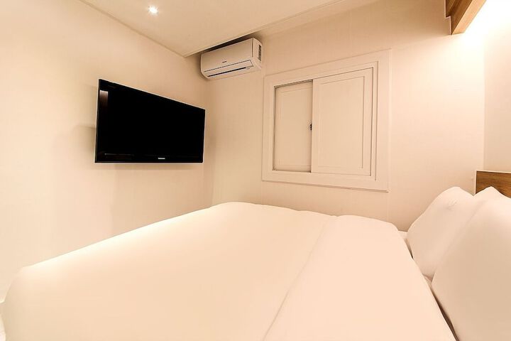 Room 21 of 36