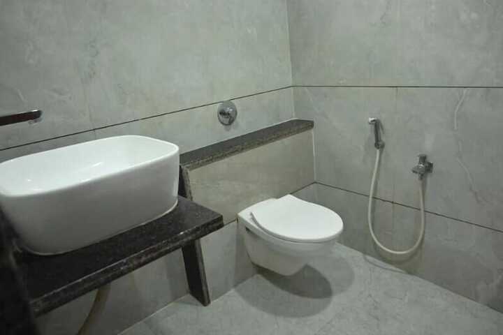 Room 5 of 10