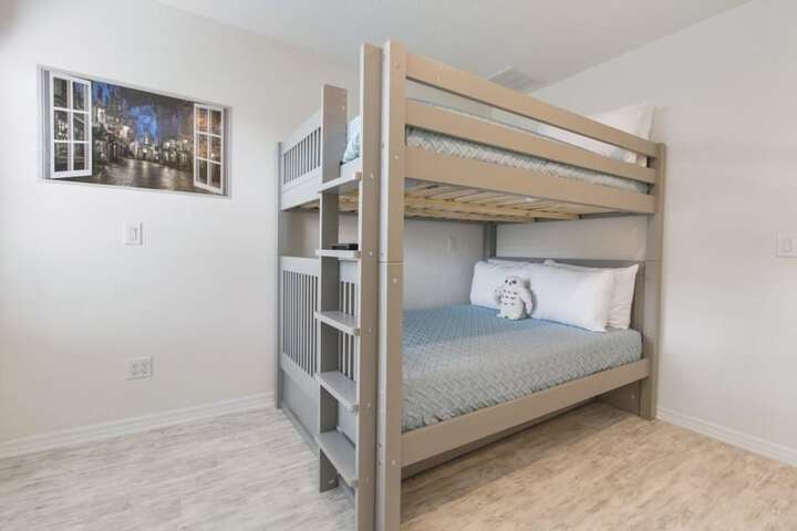 Room 4 of 18
