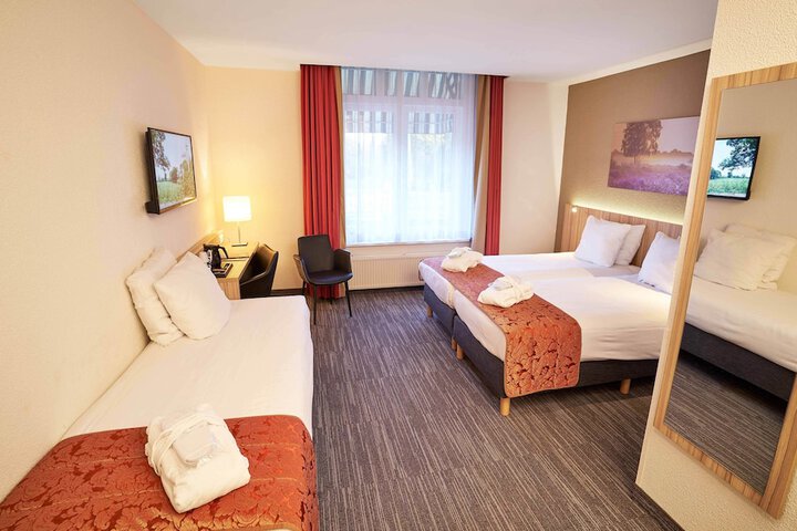 Room 11 of 28