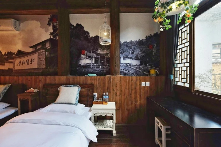 Room 4 of 15