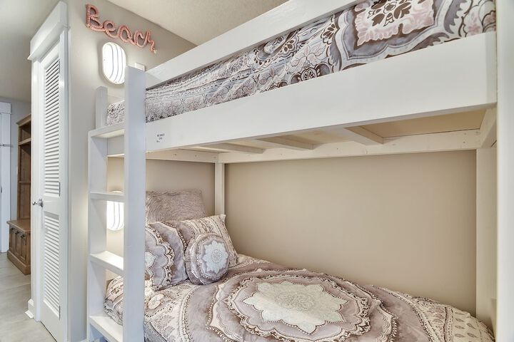 Room 4 of 308