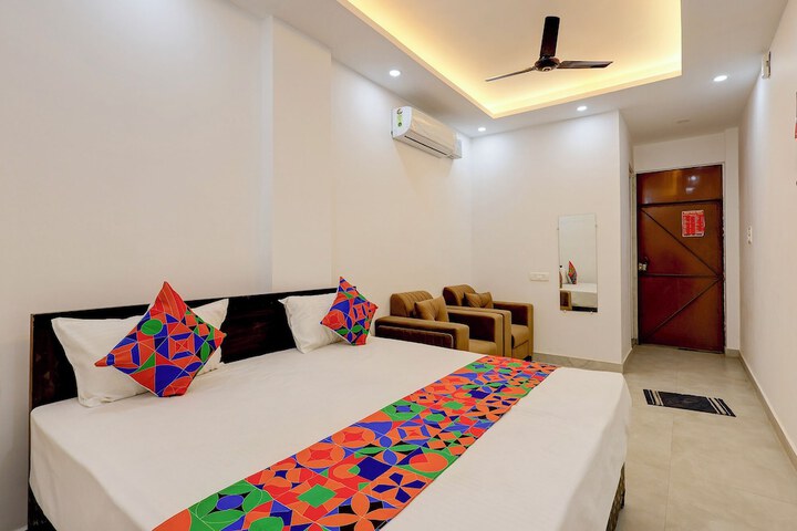 Room 15 of 33