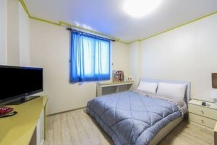 Room 14 of 33