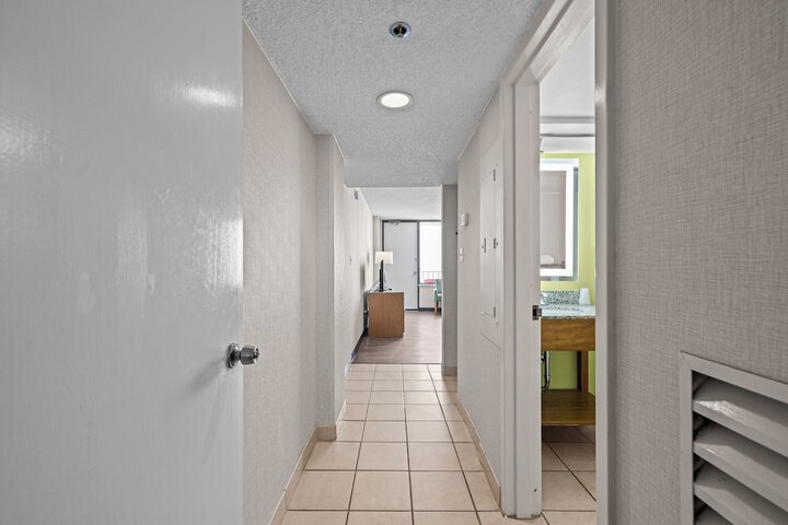 Room 9 of 35