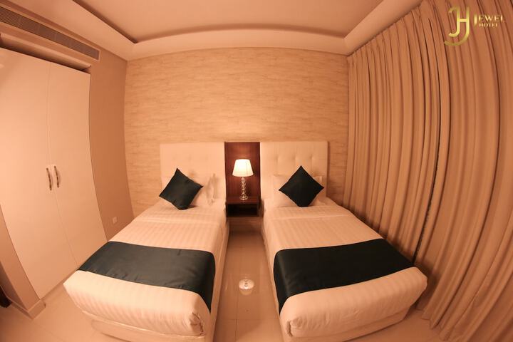 Room 9 of 62