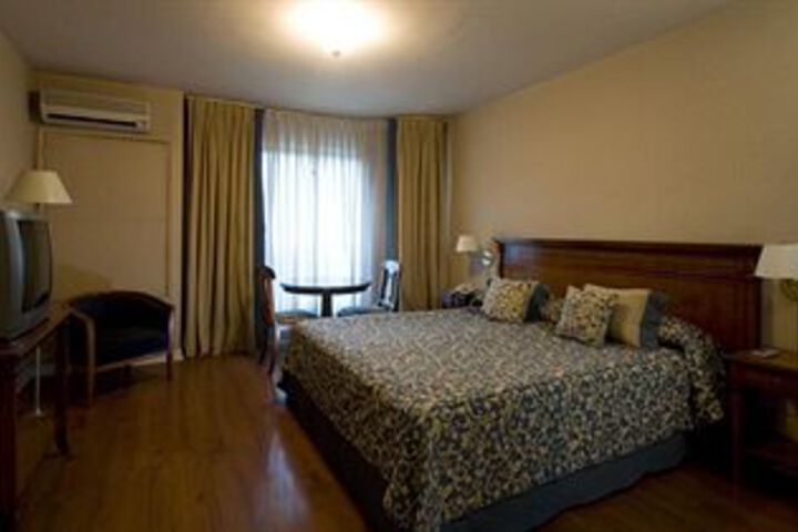 Room 10 of 21
